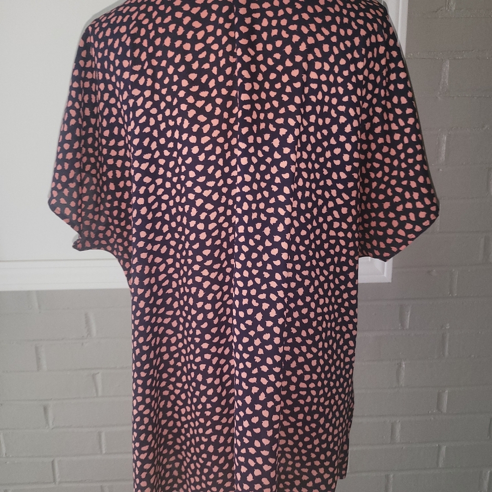 West Kei V-Neck Blouse with Pink and Navy BLUE Print - Picture 4 of 6